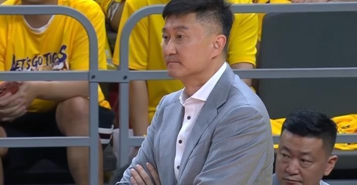 蜘蛛直播官方入口-广东队止步8强，三场净输20分，罚球少48个；杜锋表示没有遗憾